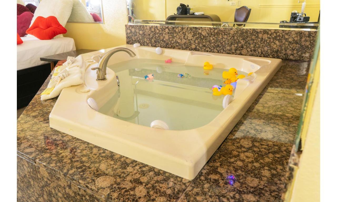Luxe Romantic Suites Dolton Kültér fotó