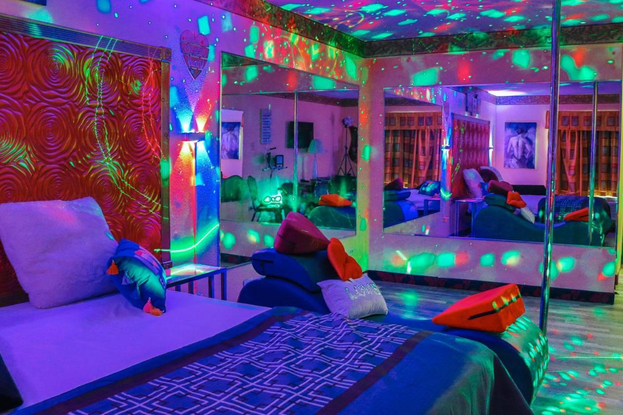 Luxe Romantic Suites Dolton Kültér fotó
